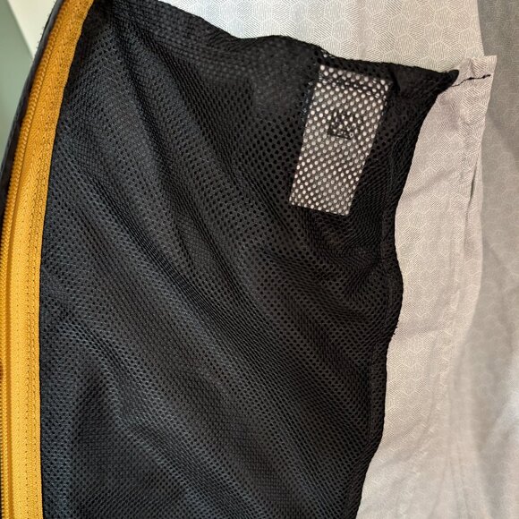 The North Face Men's Hooded Rain Jacket- Size L - Picture 5 of 6